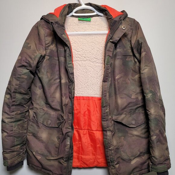 Boys’ Camo Winter Parka – Size 11-12 with Sherpa Lining & Faux Fur on Hood - Picture 2 of 7